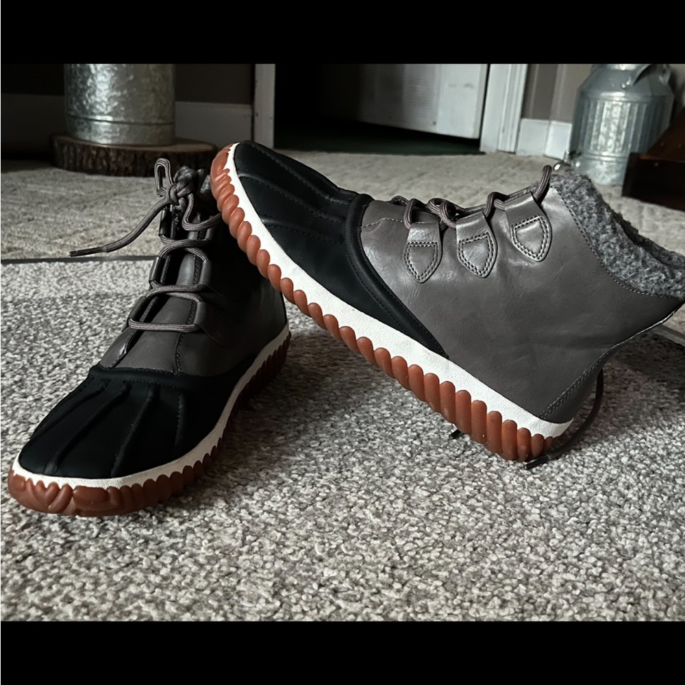 SKECHERS winter rain boots sz 9 worn once